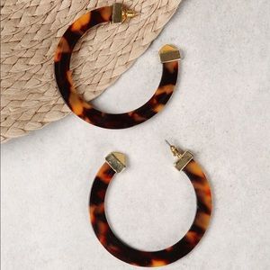 Tortoise shell resin hoop earrings